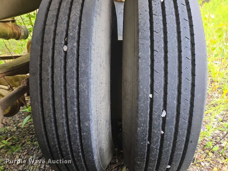 image for item EC4268 1972 Trailmobile B32C5CDS pneumatic dry bulk trailer