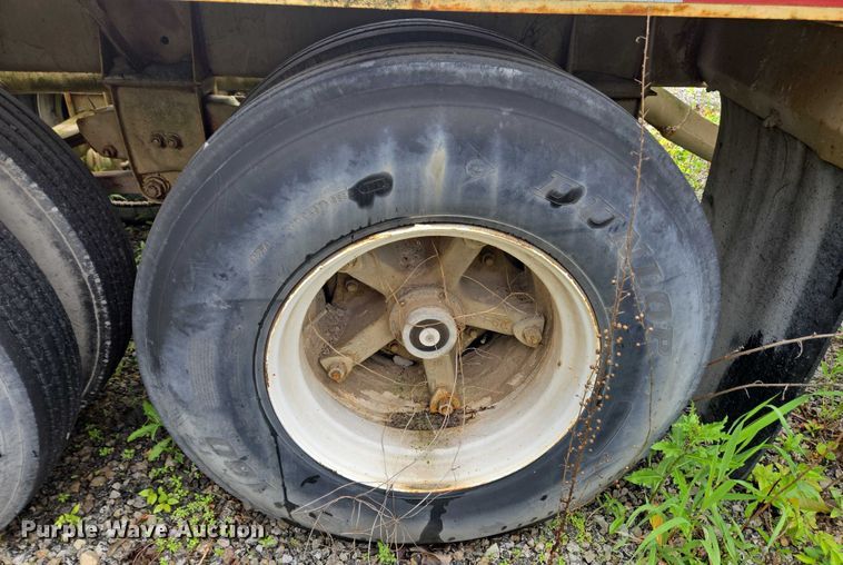 image for item EC4268 1972 Trailmobile B32C5CDS pneumatic dry bulk trailer