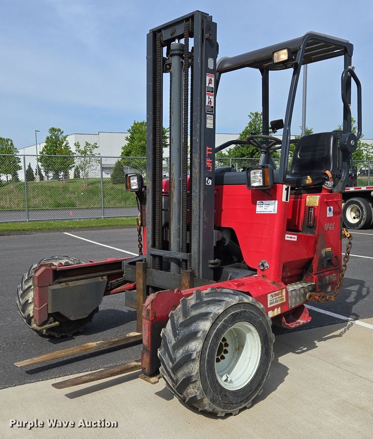 image for item EC4273 2011 Moffett M55 forklift