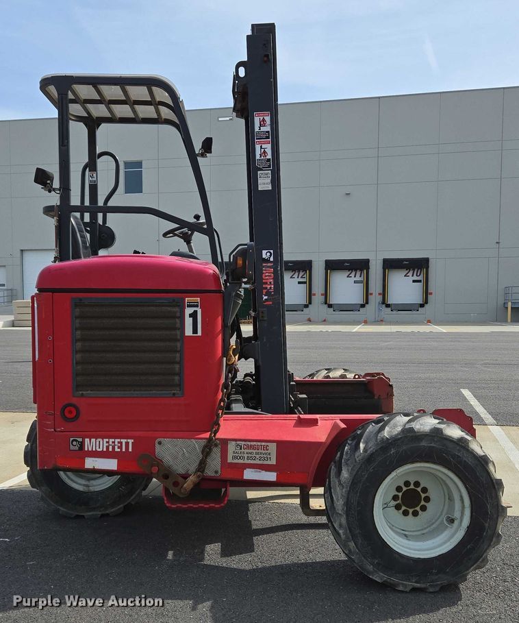 image for item EC4273 2011 Moffett M55 forklift