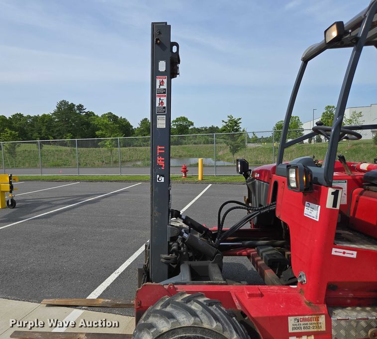 image for item EC4273 2011 Moffett M55 forklift
