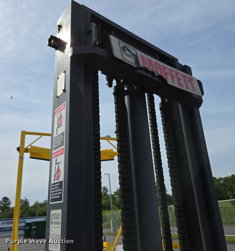 image for item EC4273 2011 Moffett M55 forklift