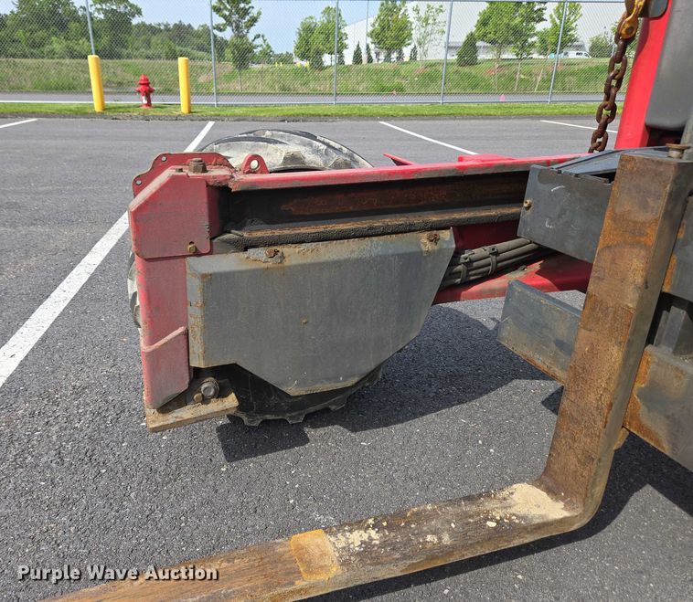 image for item EC4273 2011 Moffett M55 forklift