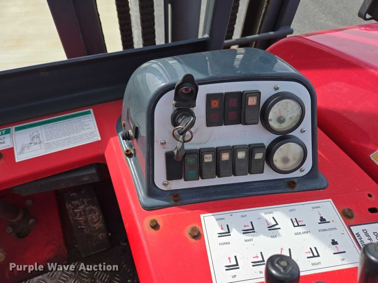 image for item EC4273 2011 Moffett M55 forklift