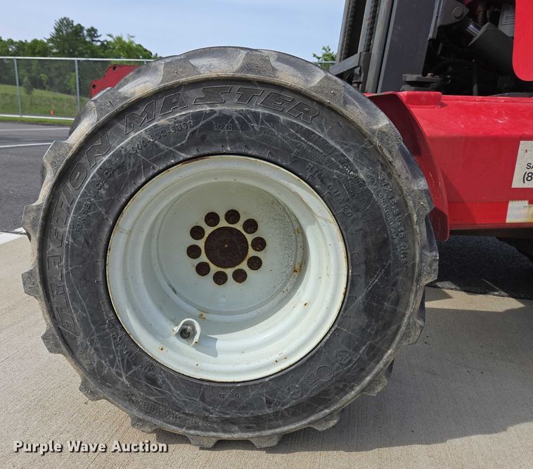 image for item EC4273 2011 Moffett M55 forklift