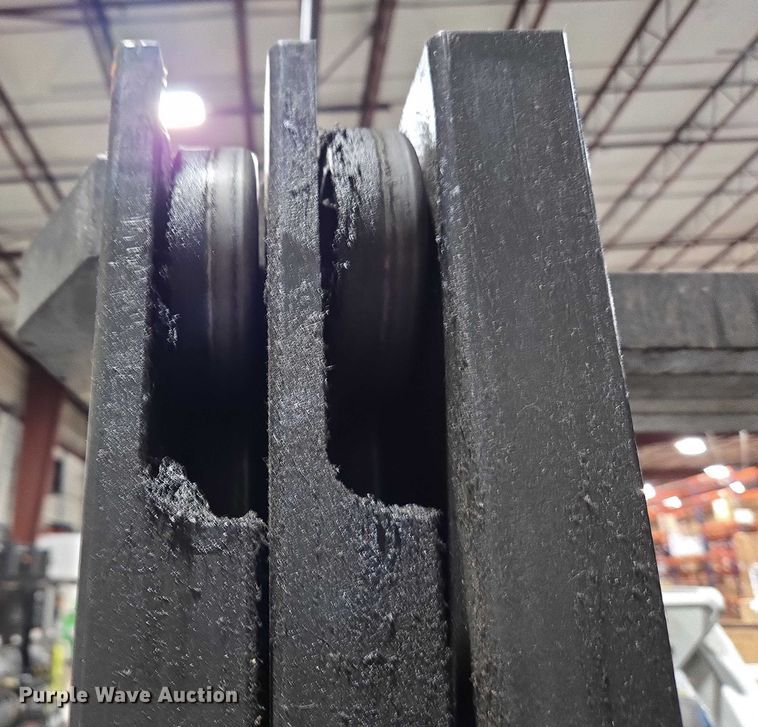 image for item EC4274 2017 UniCarriers CFS40 forklift