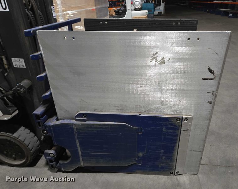 image for item EC4274 2017 UniCarriers CFS40 forklift