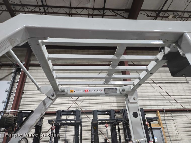 image for item EC4274 2017 UniCarriers CFS40 forklift