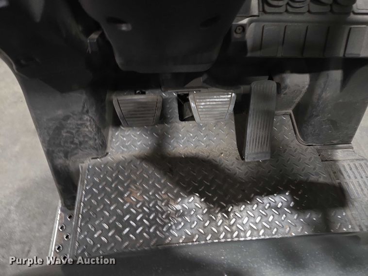 image for item EC4274 2017 UniCarriers CFS40 forklift