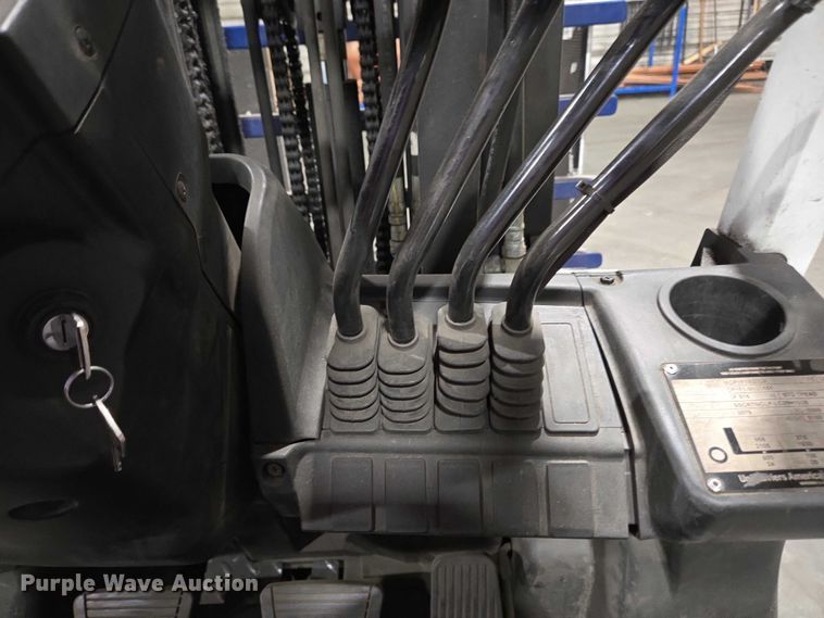 image for item EC4274 2017 UniCarriers CFS40 forklift