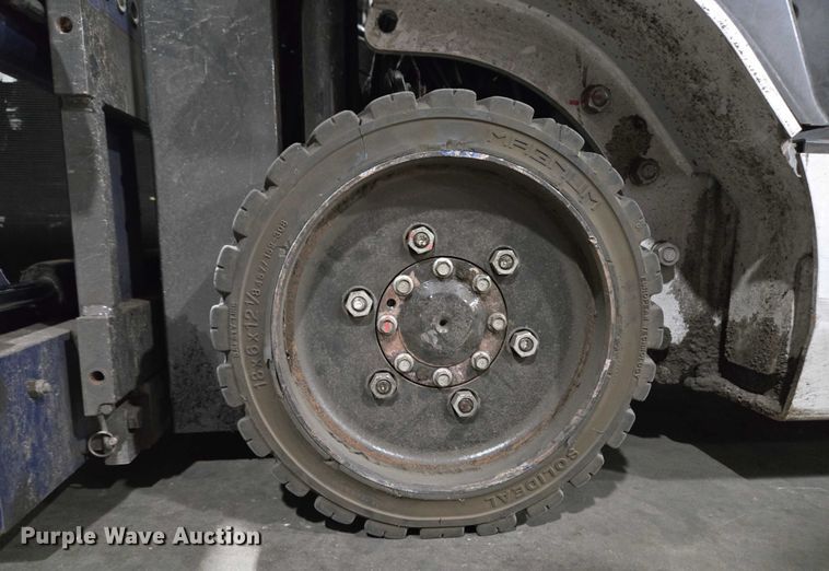 image for item EC4274 2017 UniCarriers CFS40 forklift