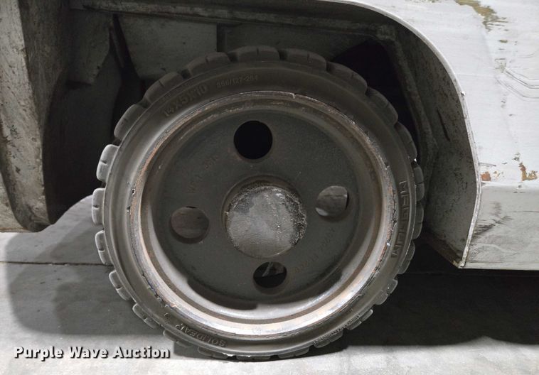 image for item EC4274 2017 UniCarriers CFS40 forklift