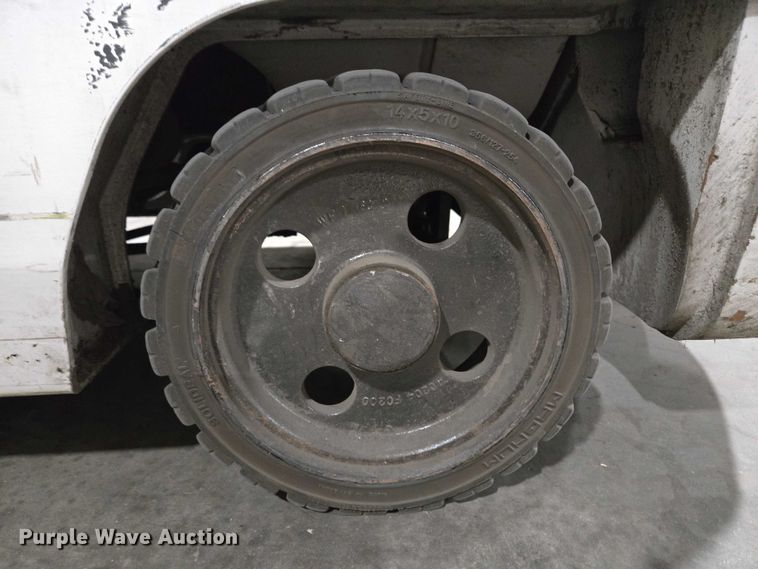 image for item EC4274 2017 UniCarriers CFS40 forklift