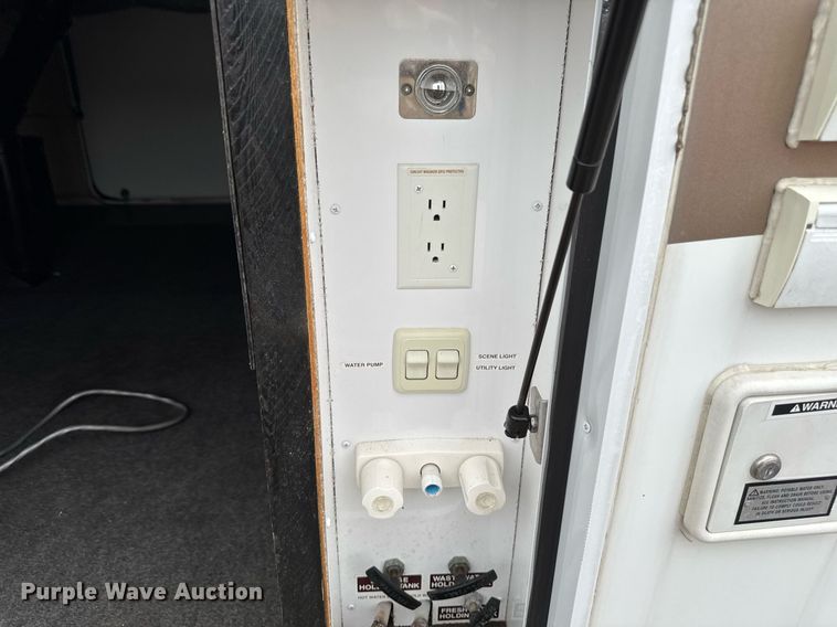 image for item EC7987 2007 Excel L36TKE camper