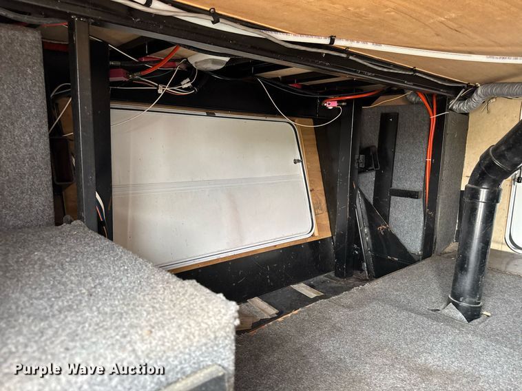 image for item EC7987 2007 Excel L36TKE camper