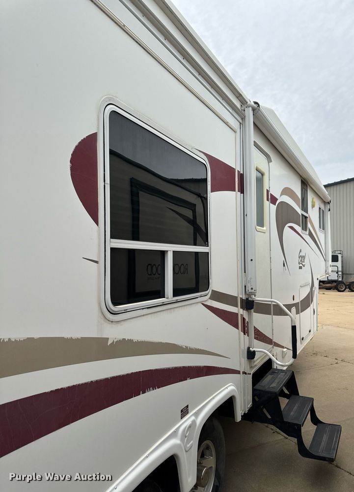 image for item EC7987 2007 Excel L36TKE camper