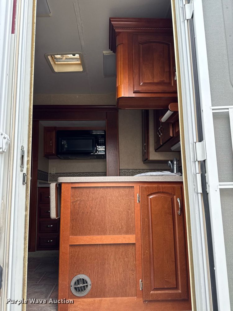 image for item EC7987 2007 Excel L36TKE camper