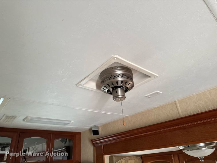 image for item EC7987 2007 Excel L36TKE camper