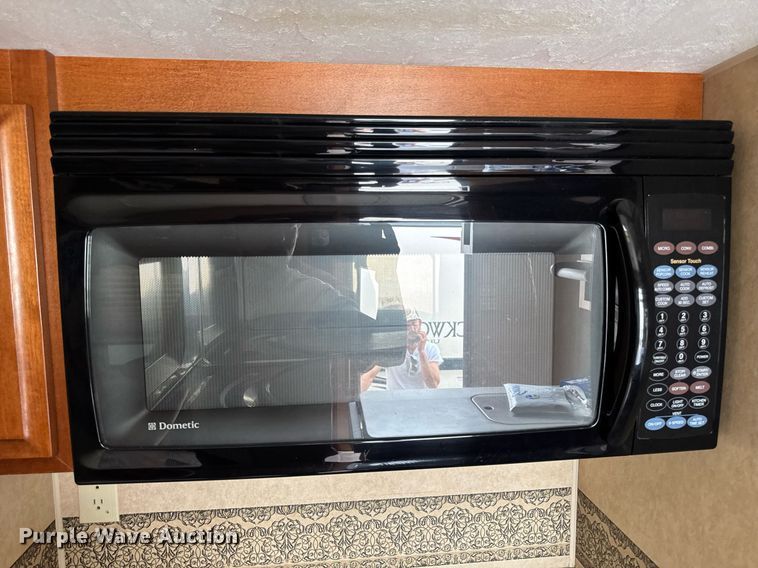 image for item EC7987 2007 Excel L36TKE camper