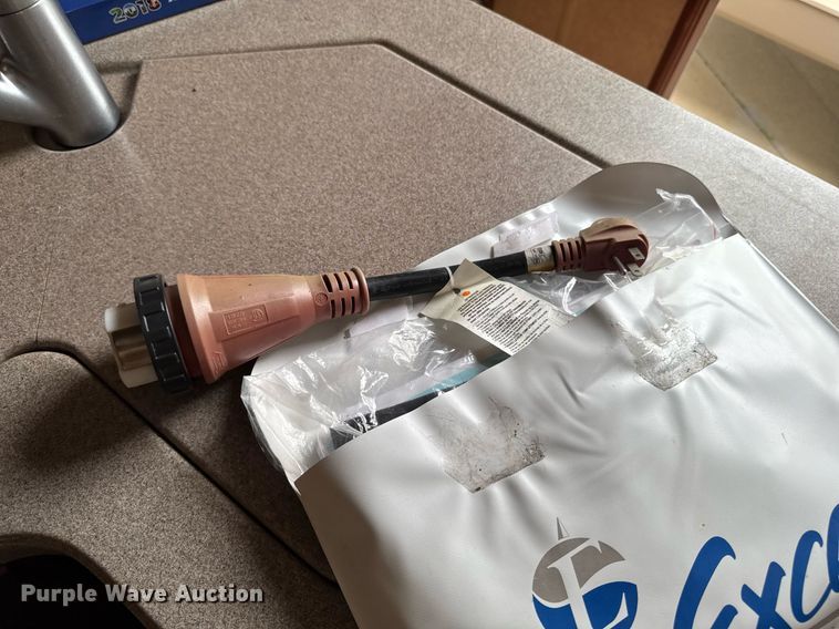 image for item EC7987 2007 Excel L36TKE camper