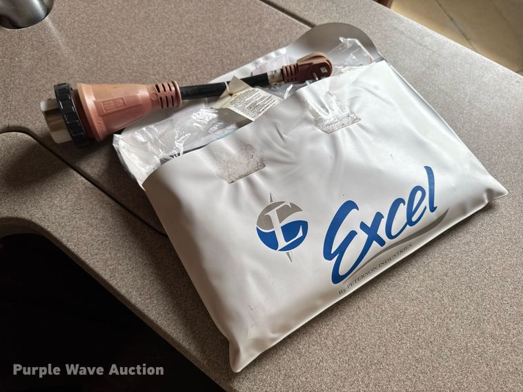 image for item EC7987 2007 Excel L36TKE camper