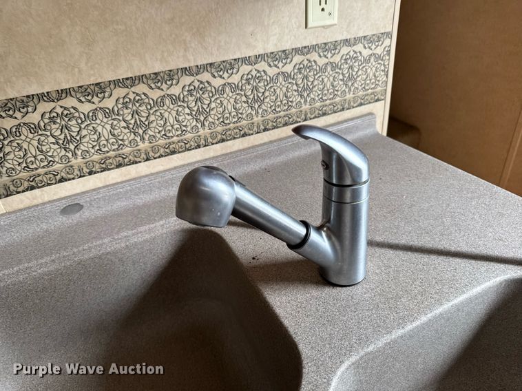 image for item EC7987 2007 Excel L36TKE camper