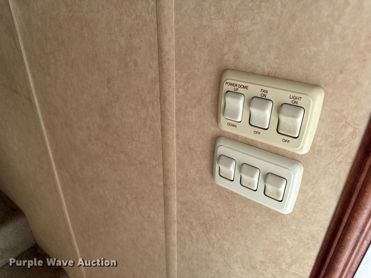 image for item EC7987 2007 Excel L36TKE camper