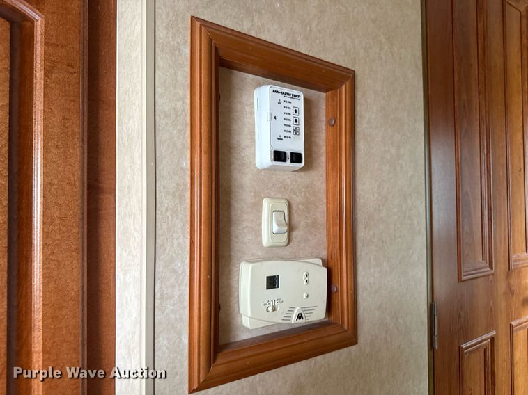 image for item EC7987 2007 Excel L36TKE camper