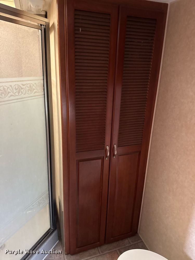 image for item EC7987 2007 Excel L36TKE camper