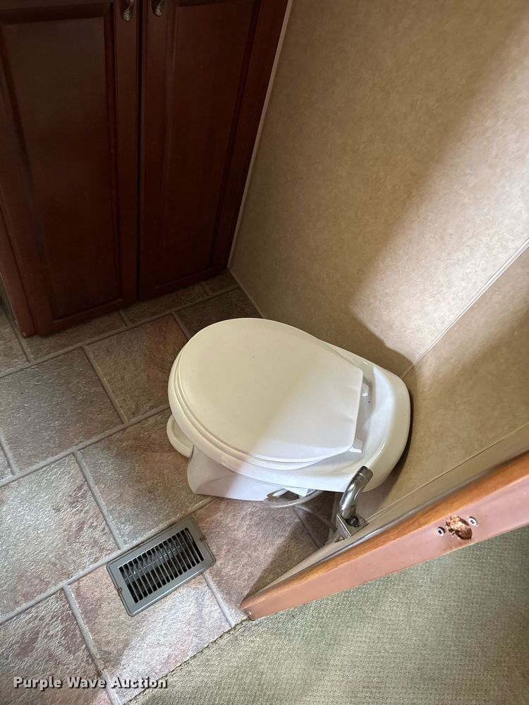 image for item EC7987 2007 Excel L36TKE camper