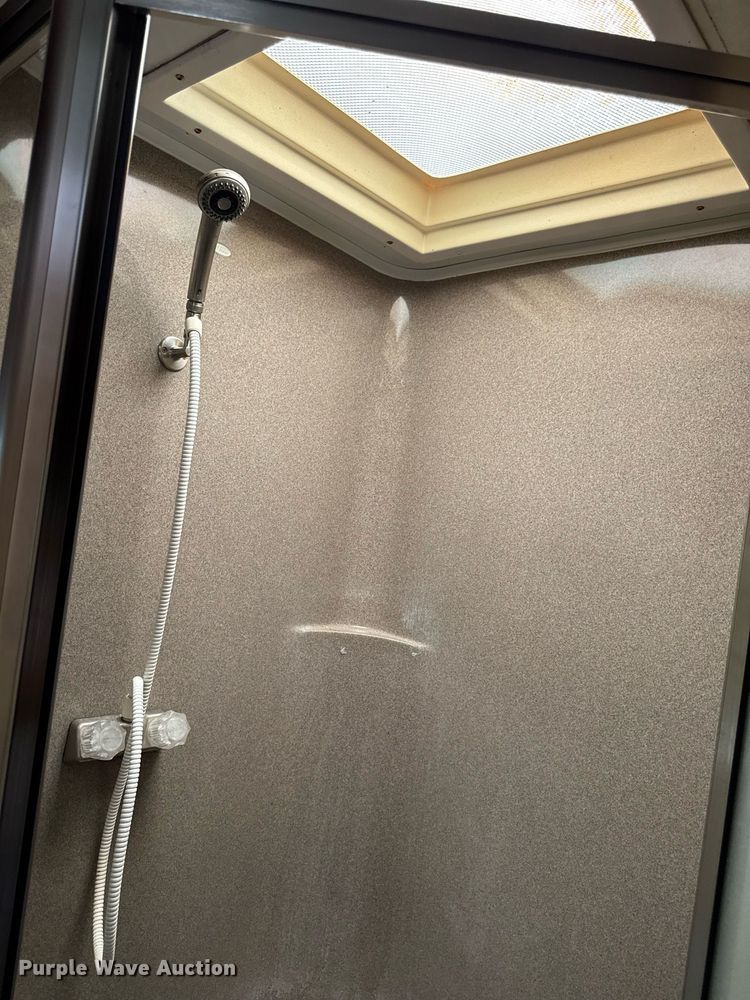 image for item EC7987 2007 Excel L36TKE camper