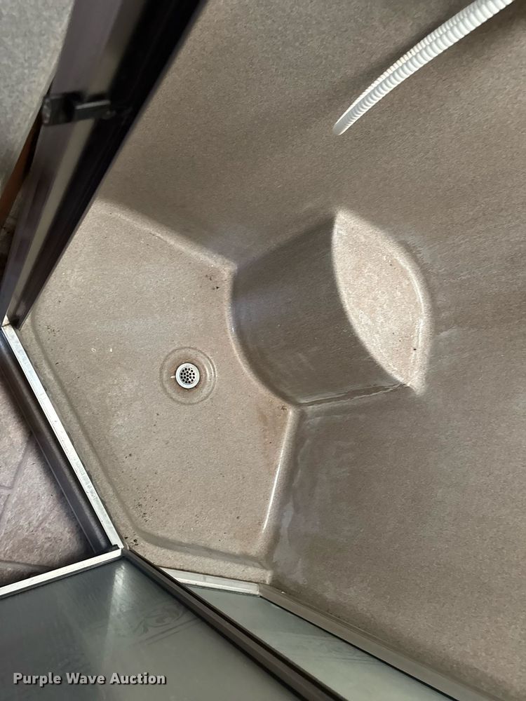 image for item EC7987 2007 Excel L36TKE camper