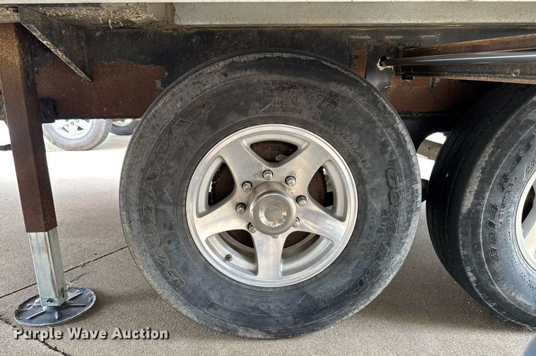 image for item EC7987 2007 Excel L36TKE camper