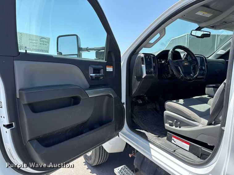 image for item ED5579 2023 Chevrolet  Silverado 6500HD rollback truck