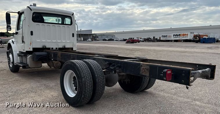image for item ED5613 2009 Freightliner M2  truck cab and chassis