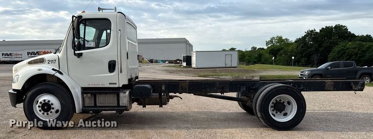 image for item ED5613 2009 Freightliner M2  truck cab and chassis