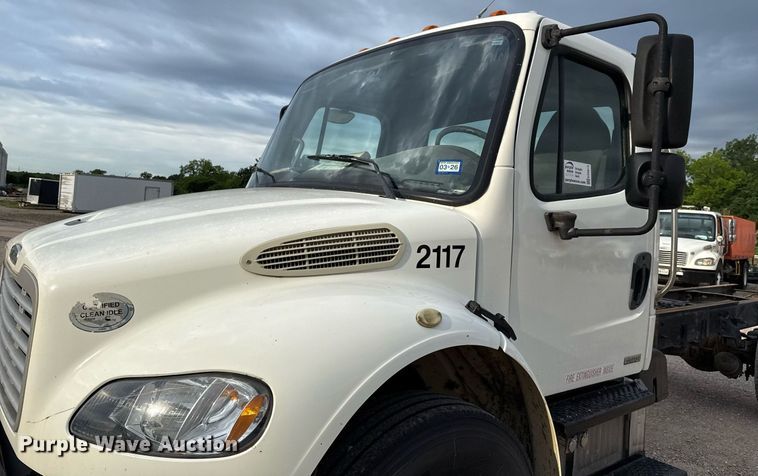 image for item ED5613 2009 Freightliner M2  truck cab and chassis