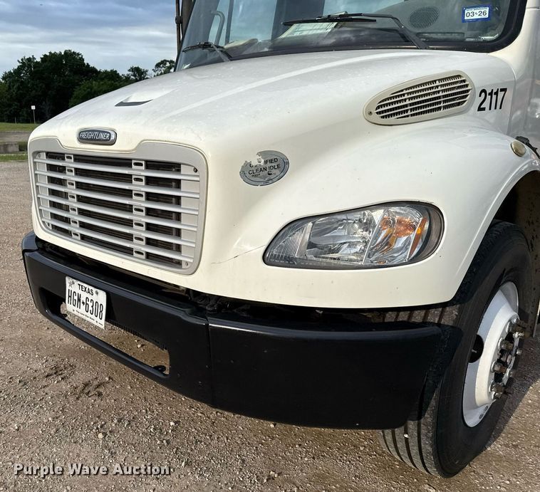 image for item ED5613 2009 Freightliner M2  truck cab and chassis