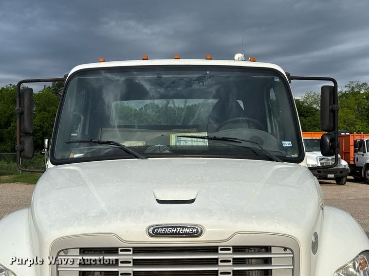 image for item ED5613 2009 Freightliner M2  truck cab and chassis