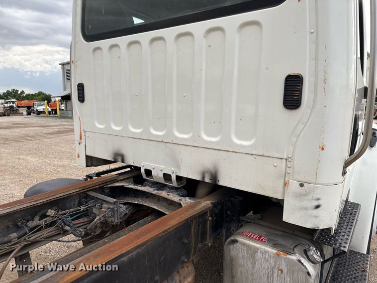 image for item ED5613 2009 Freightliner M2  truck cab and chassis