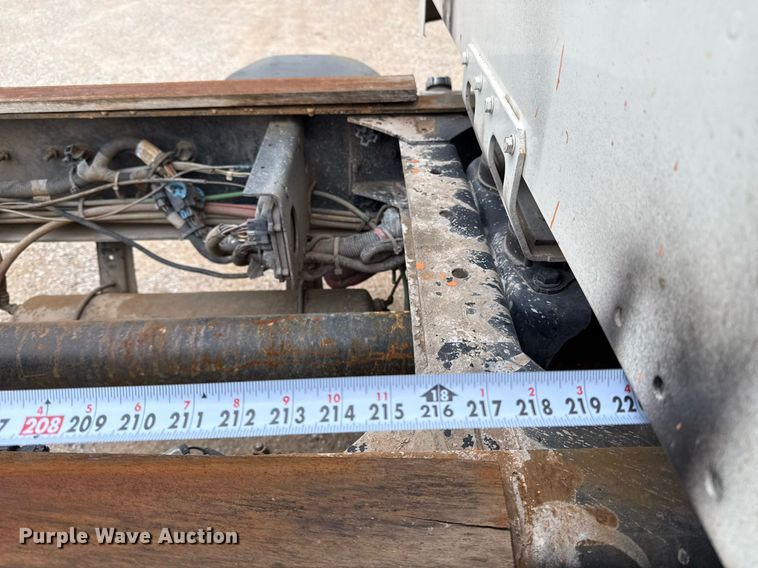 image for item ED5613 2009 Freightliner M2  truck cab and chassis