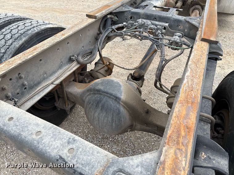 image for item ED5613 2009 Freightliner M2  truck cab and chassis