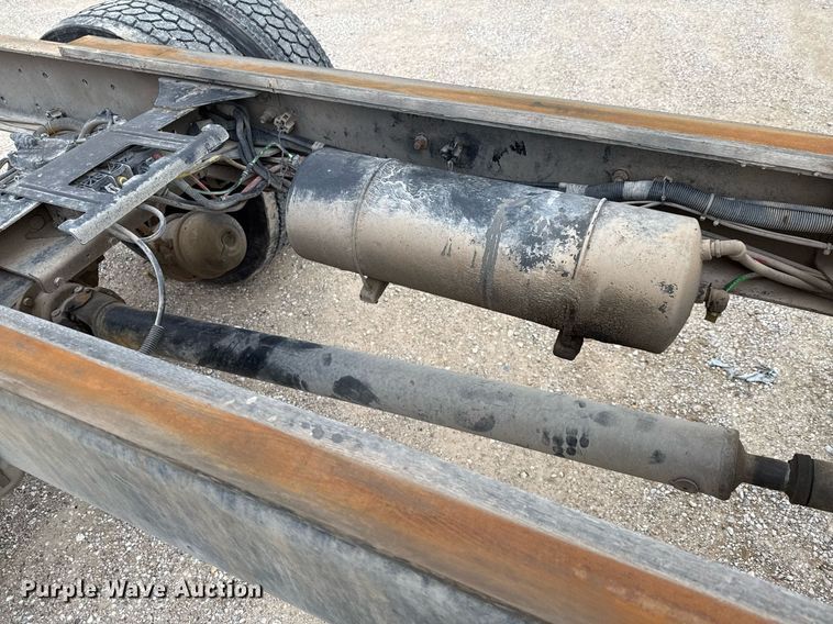 image for item ED5613 2009 Freightliner M2  truck cab and chassis