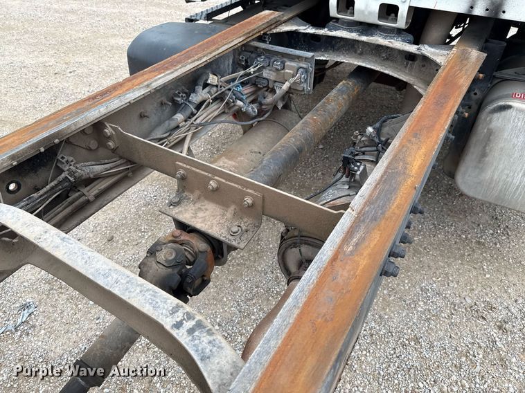 image for item ED5613 2009 Freightliner M2  truck cab and chassis