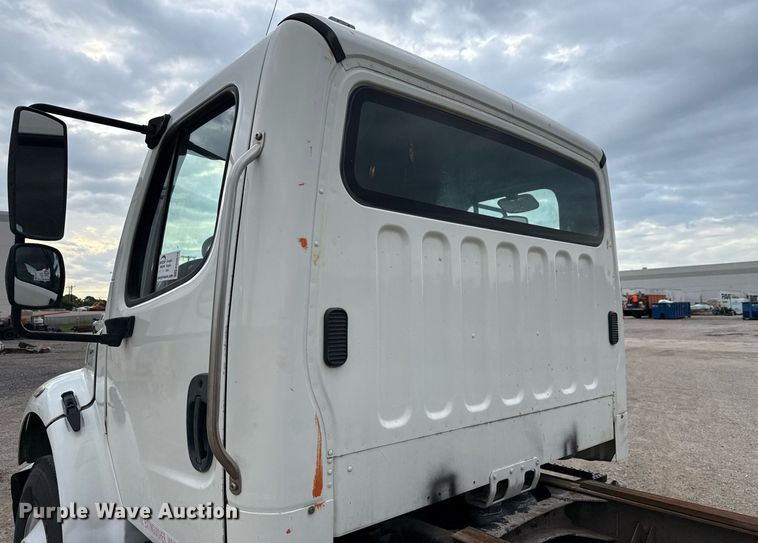 image for item ED5613 2009 Freightliner M2  truck cab and chassis