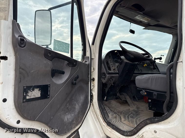 image for item ED5613 2009 Freightliner M2  truck cab and chassis