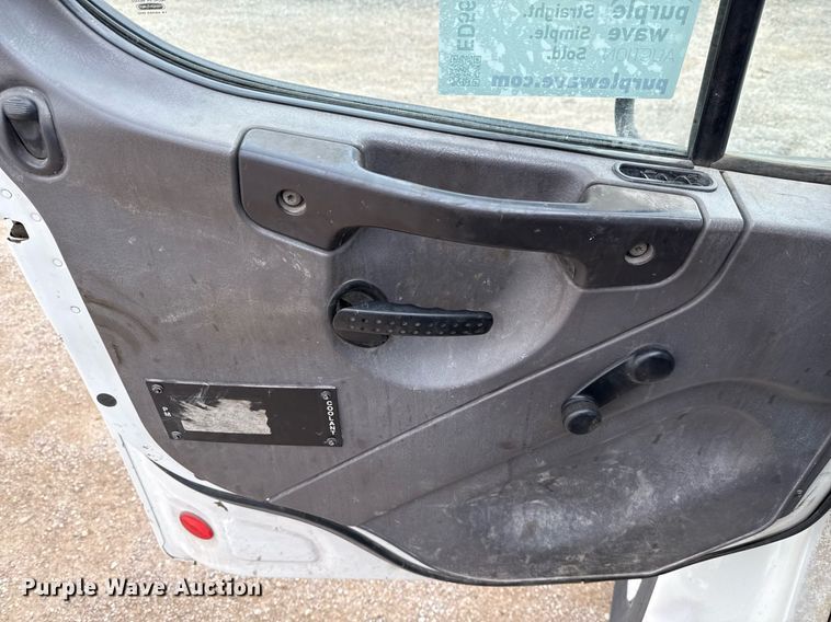 image for item ED5613 2009 Freightliner M2  truck cab and chassis