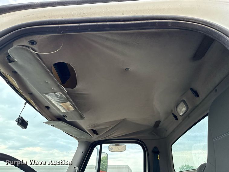 image for item ED5613 2009 Freightliner M2  truck cab and chassis