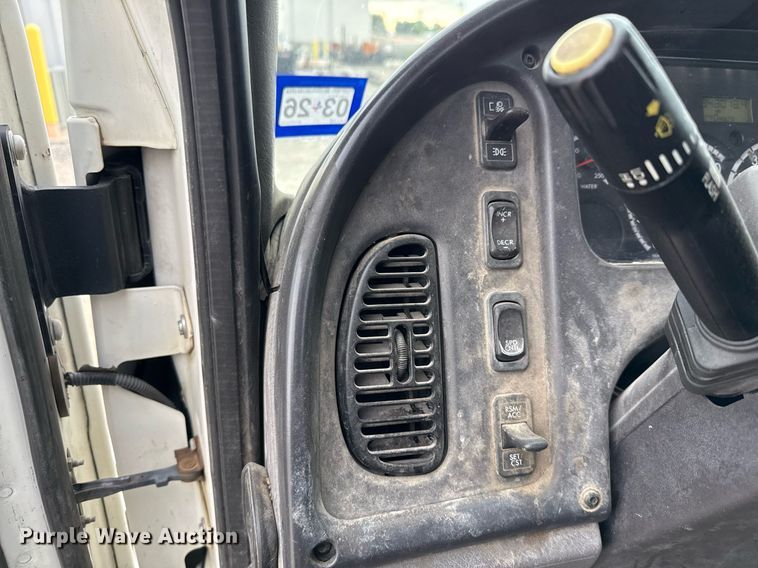 image for item ED5613 2009 Freightliner M2  truck cab and chassis