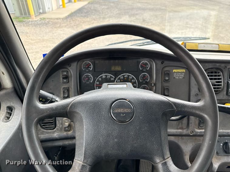 image for item ED5613 2009 Freightliner M2  truck cab and chassis